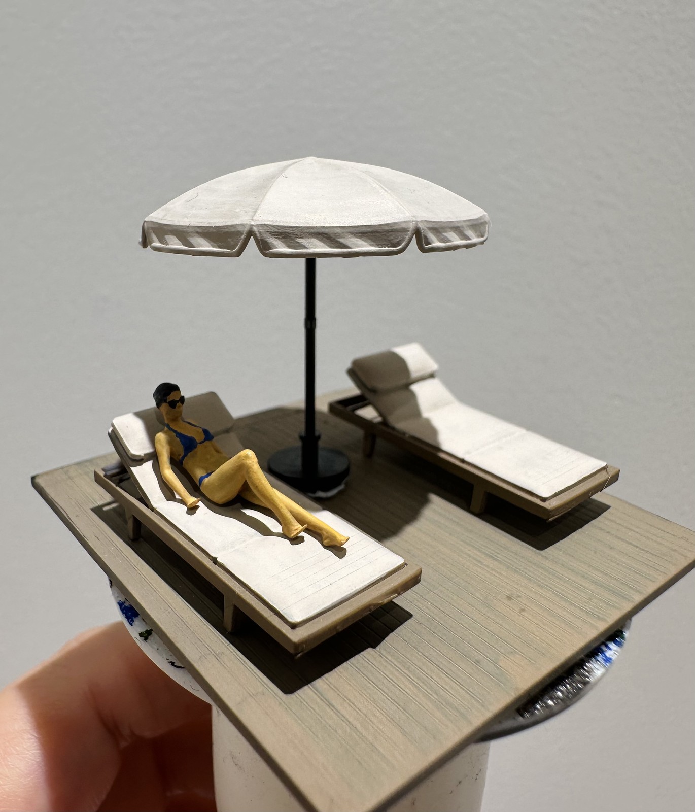 Tools Workshop Kids - Diorama 1/64 Sun Bathing Micro Scene